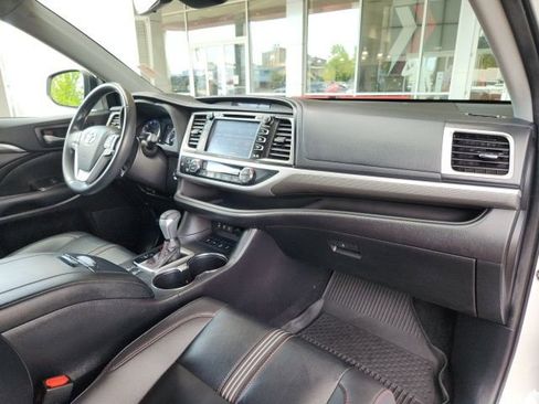 Used 2019 Toyota Highlander SE AWD/4WD image 27