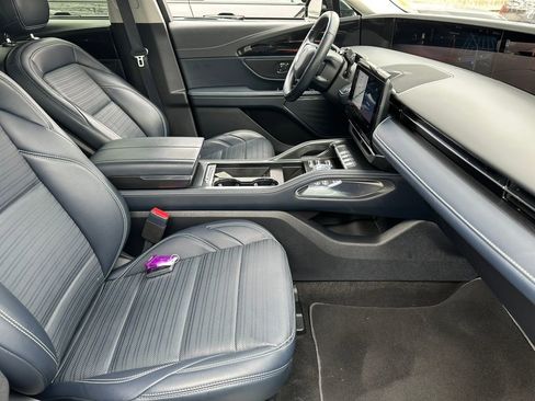 Used 2024 Lincoln Nautilus Reserve image 25