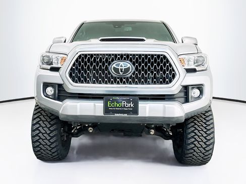 Used 2019 Toyota Tacoma TRD Sport image 2