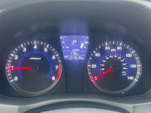 Used 2012 Hyundai Accent GLS FWD image 11