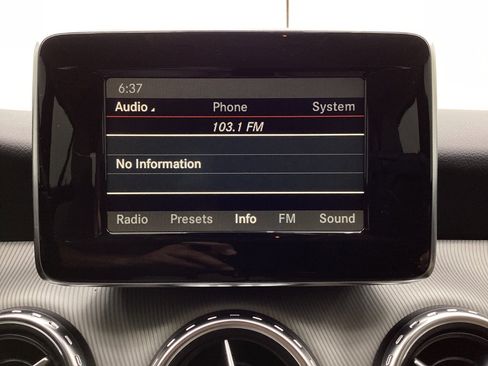 Used 2015 Mercedes-Benz GLA 250 4MATIC image 34