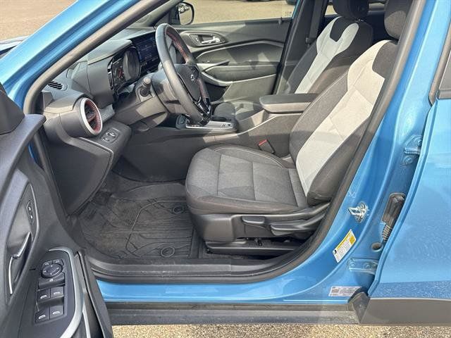 Used 2025 Chevrolet Trax RS w/ Driver Confidence Package FWD image 13