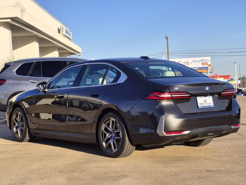 Certified 2024 BMW i5 eDrive40i w/ M Sport Package image 6