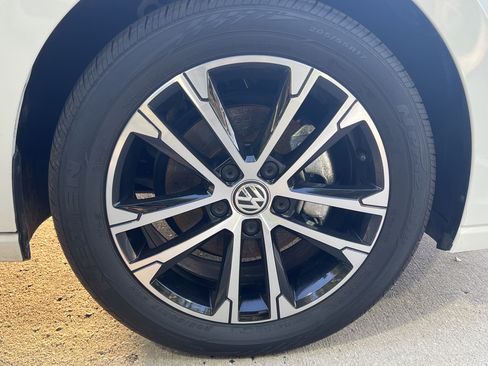 Certified 2025 Volkswagen Jetta Sport FWD image 11