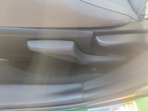 Used 2014 Toyota Corolla LE FWD image 15