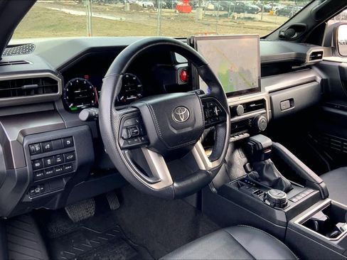 Certified 2025 Toyota 4Runner TRD Off-Road Premium w/ Tow Technology Package AWD/4WD image 17