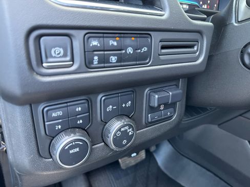Certified 2022 Chevrolet Suburban RST w/ Luxury Package AWD/4WD image 22