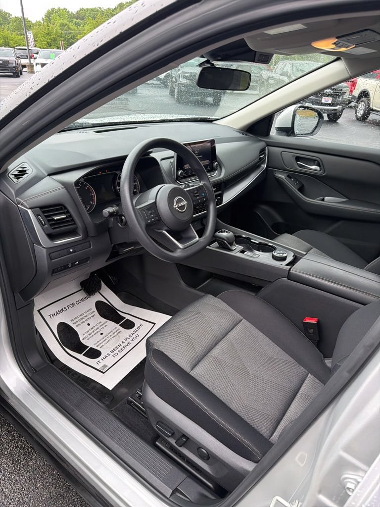 Used 2024 Nissan Rogue SV AWD/4WD image 10