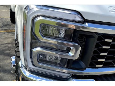 Used 2024 Ford F350 Lariat image 8
