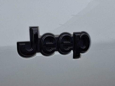 Used 2023 Jeep Grand Cherokee L Laredo AWD/4WD image 28