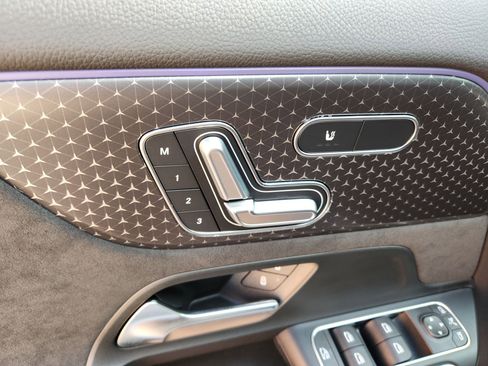 New 2025 Mercedes-Benz GLA 250 4MATIC image 17
