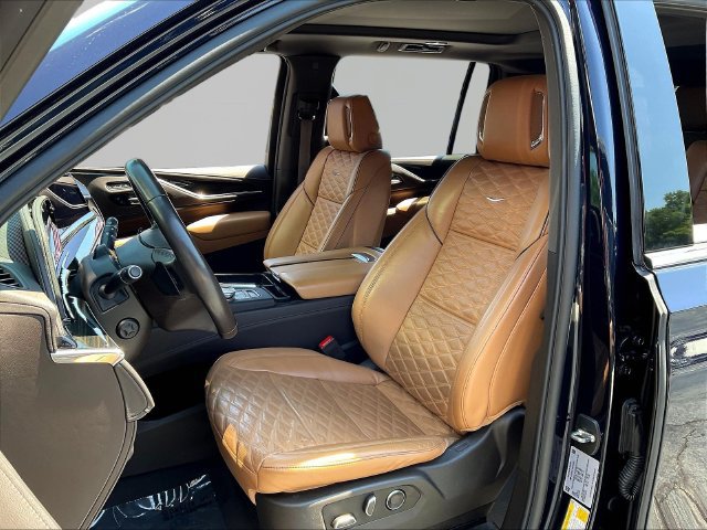 Used 2024 Cadillac Escalade ESV Premium Luxury AWD/4WD image 23
