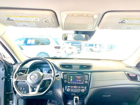 Used 2020 Nissan Rogue SV w/ Premium Package image 13