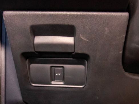 Used 2025 Land Rover Discovery Sport S image 11