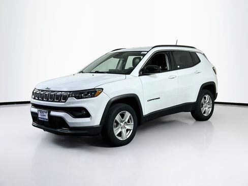 Used 2022 Jeep Compass Latitude w/ Convenience Group AWD/4WD image 1