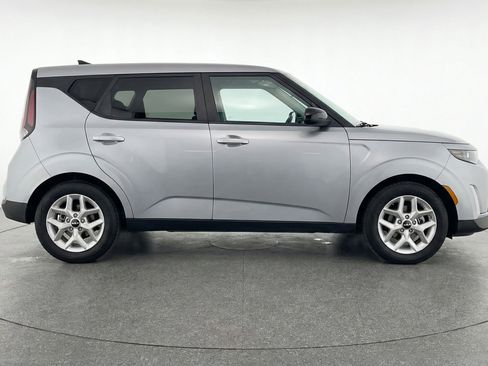 Used 2025 Kia Soul LX w/ LX Technology Package image 11
