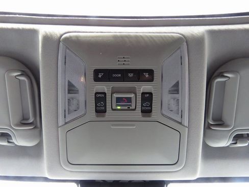 Used 2021 Toyota RAV4 XLE w/ Convenience Package image 28