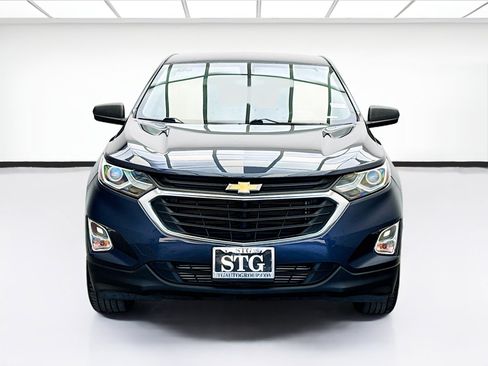 Used 2019 Chevrolet Equinox LS w/ LS Convenience Package FWD image 2