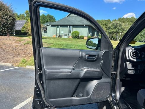 Used 2016 Toyota Tacoma TRD Sport w/ Premium & Technology Package RWD image 54