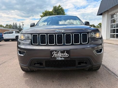 Used 2019 Jeep Grand Cherokee Laredo AWD/4WD image 3