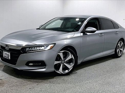 Used 2019 Honda Accord Touring image 3