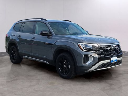 Certified 2026 Volkswagen Atlas Peak Edition AWD/4WD image 3