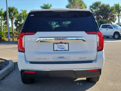 Used 2021 GMC Yukon XL SLT w/ SLT Luxury Plus Package image 5