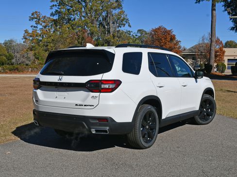 New 2025 Honda Pilot Black Edition image 2