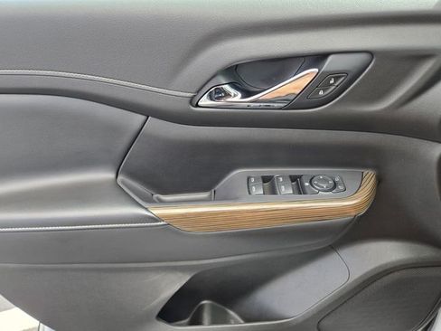 Used 2020 GMC Acadia SLE image 23