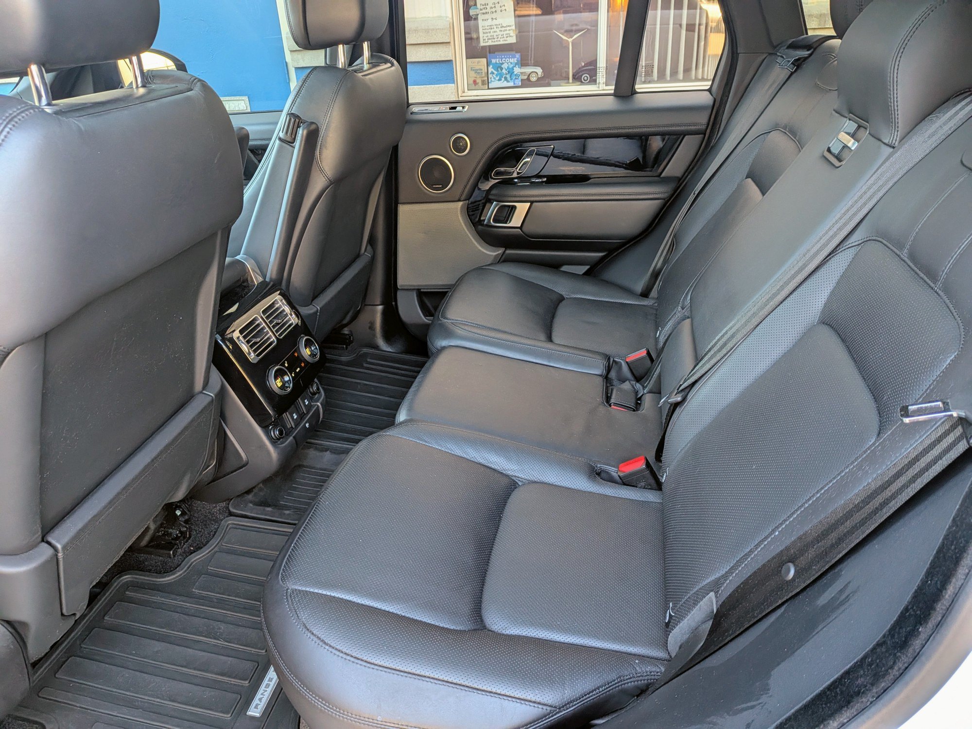 Used 2018 Land Rover Range Rover HSE AWD/4WD image 6