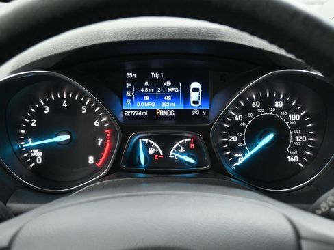 Used 2017 Ford Escape Titanium image 8