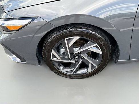 Certified 2025 Hyundai Elantra Sport image 29