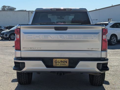 Used 2020 Chevrolet Silverado 1500 Custom w/ Custom Value Package image 5