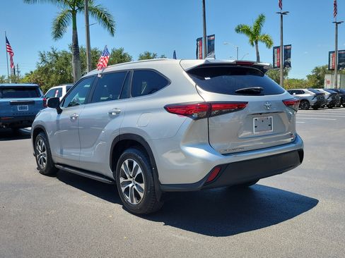 Used 2023 Toyota Highlander XLE FWD image 8