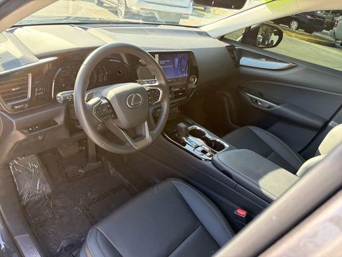 Used 2025 Lexus NX 250 FWD w/ Towing Package (2000 Lbs) image 13