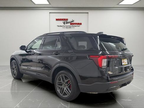 Used 2025 Ford Explorer ST-Line w/ ST-Line Street Pack AWD/4WD image 3
