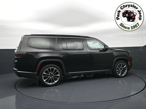 Used 2022 Jeep Wagoneer Series III w/ Premium Group I AWD/4WD image 6