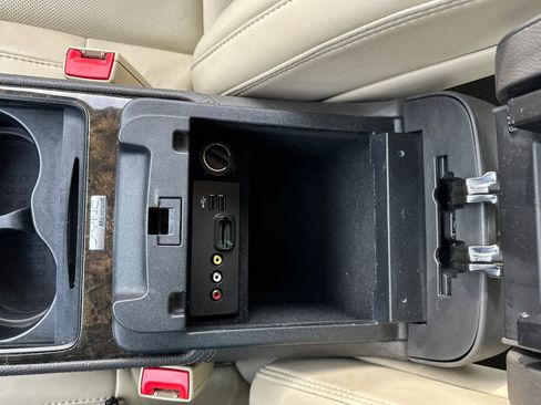 Used 2014 Lincoln MKS w/ Equipment Group 101A image 31