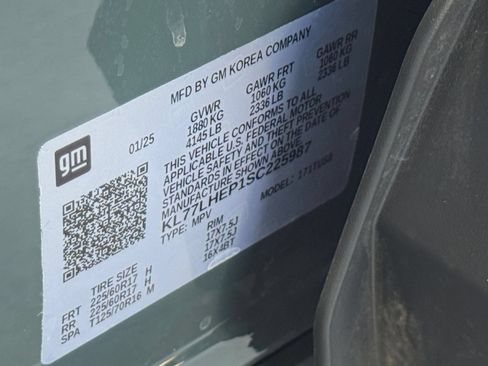 Used 2025 Chevrolet Trax LT FWD image 29