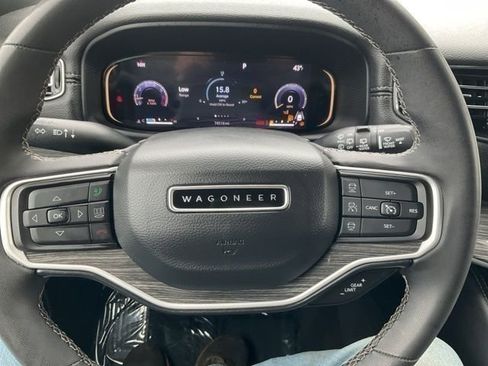 Used 2022 Jeep Wagoneer Series III AWD/4WD image 46