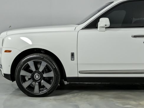Used 2023 Rolls-Royce Cullinan w/ Leather Finishing Pack image 6