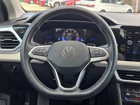Used 2025 Volkswagen Taos SE AWD/4WD image 22