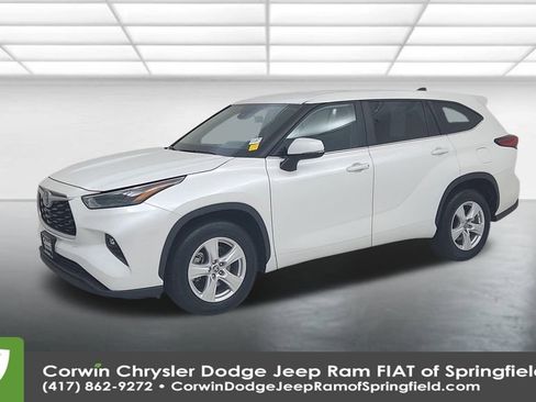 Used 2023 Toyota Highlander LE image 7