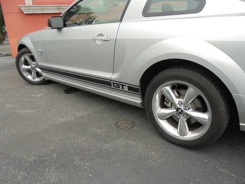 Used 2009 Ford Mustang GT RWD image 20