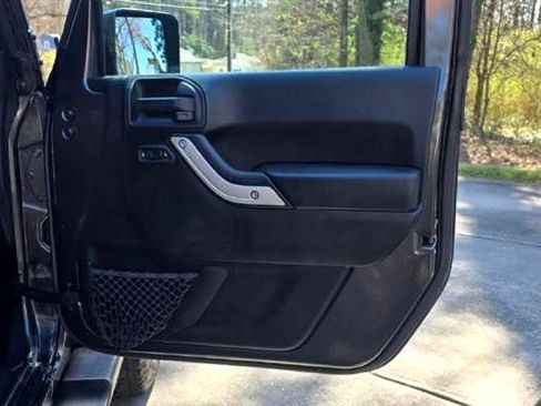 Used 2018 Jeep Wrangler Unlimited Sahara w/ Connectivity Group image 13