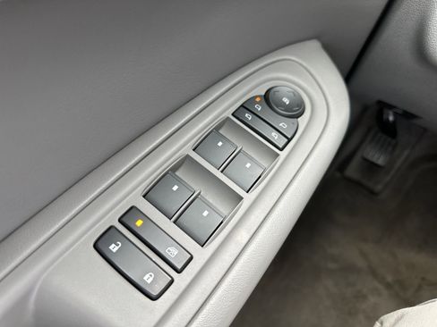 Used 2017 Chevrolet Traverse LT image 35