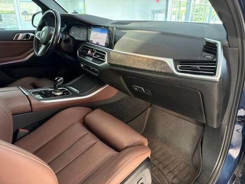 Used 2022 BMW X5 xDrive40i w/ M Sport Package AWD/4WD image 12