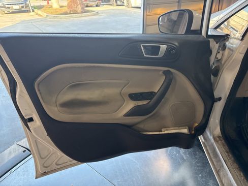 Used 2014 Ford Fiesta SE image 15