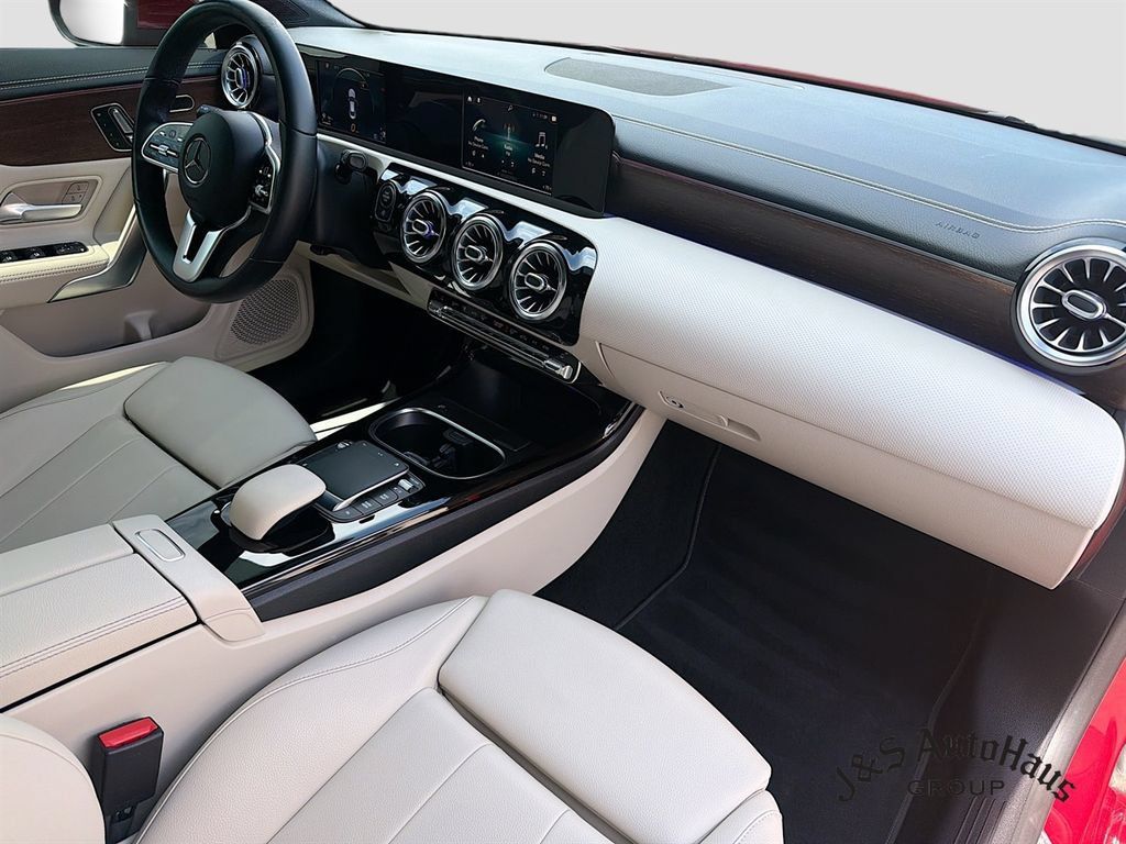 Used 2021 Mercedes-Benz CLA 250 4MATIC image 33