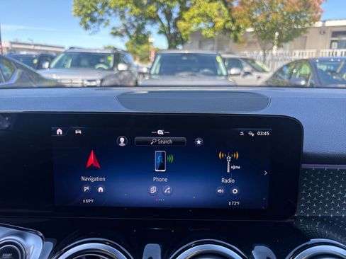 Used 2025 Mercedes-Benz GLB 250 image 21